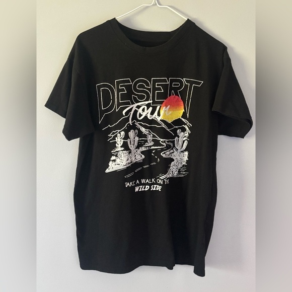 Brisco Brand Tops - Juniors Graphic Tee Size Large. Desert Tour. Black